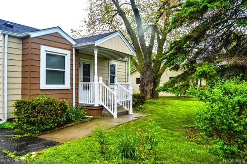 20053 Homeland St, Roseville, MI, 48066-1704 | Card Image
