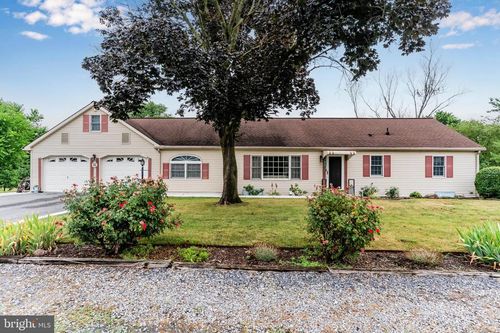 3049 Spring Rd, CARLISLE, PA, 17013-8743 | Card Image