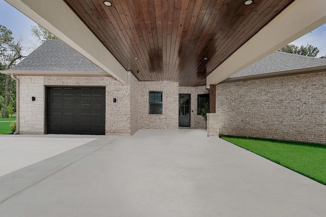 Porte-Coacher Looking Towards Main Home | Image 41