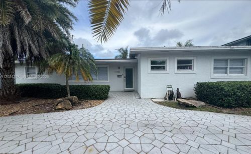11235 Nw 62nd Ave, Hialeah, FL, 33012-2321 | Card Image