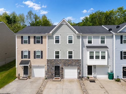 205 Queensbury Ct, Fairmont, WV, 26554-2254 | Card Image