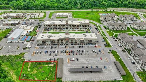 15425 Old Town Dr, Parkville, MO, 64152-1573 | Card Image