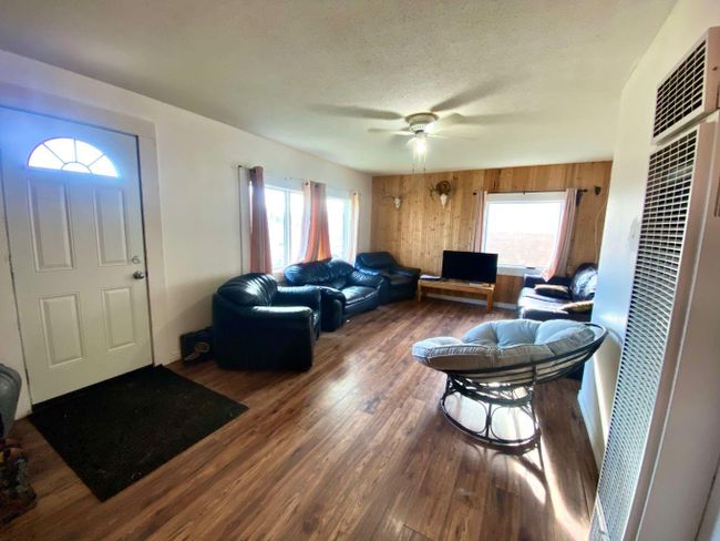 427 26 Street, Home with 2 bedrooms, 1 bathrooms and null parking in Fort Macleod AB | Image 3