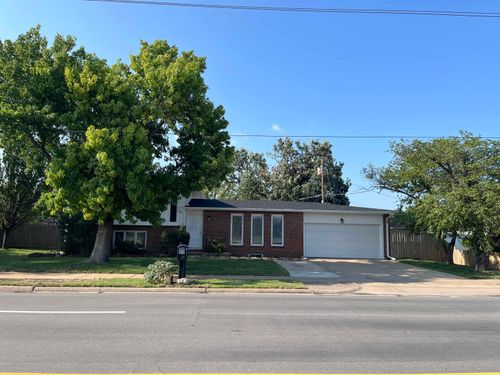 717 E Magnolia Rd, Salina, KS, 67401-6901 | Card Image