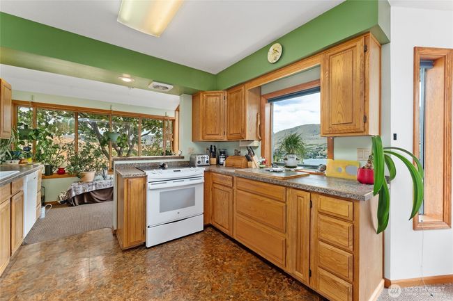 916 No See Um Rd, House other with 3 bedrooms, 3 bathrooms and 2 parking in Chelan WA | Image 10