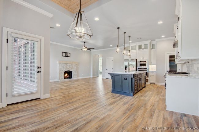 Patio door to back yard | Image 20