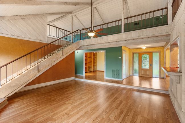 STAIRS TO UPPER - STUDY - FOYER | Image 8