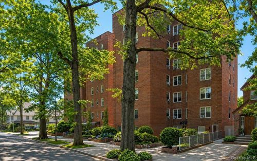 6k-82-40 Austin St, Kew Gardens, NY, 11415-1418 | Card Image