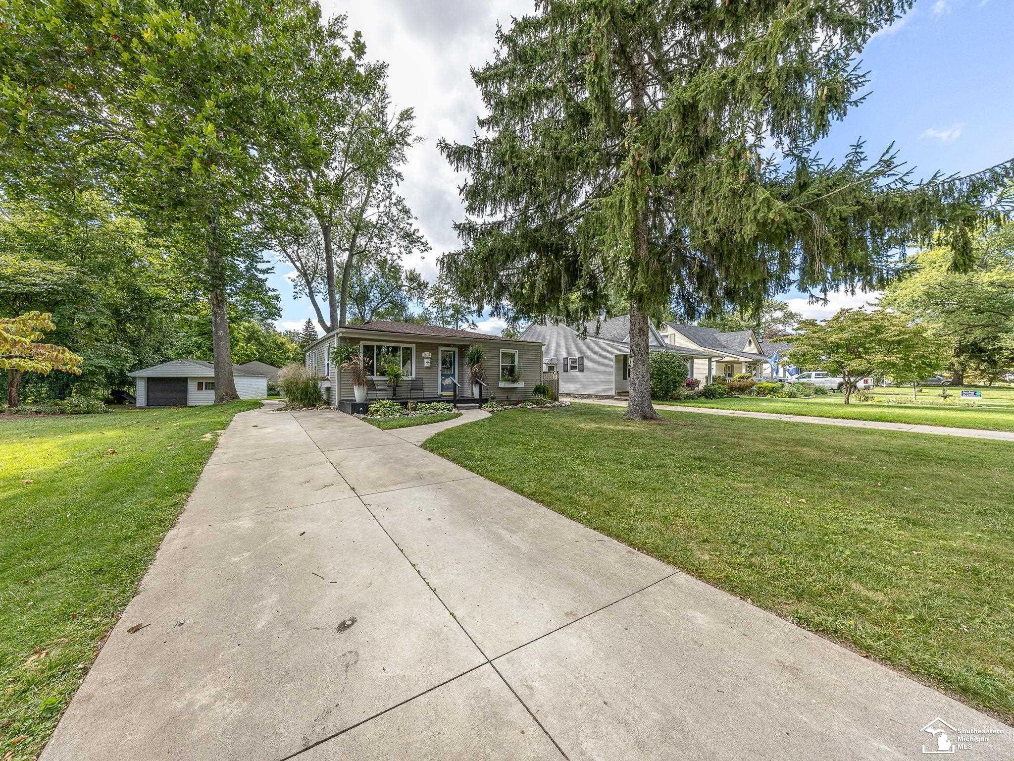 Walnut St, Flat Rock, MI 48134