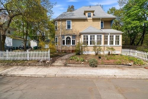 10 Oak Bluff St, Medford, MA, 02155 | Card Image
