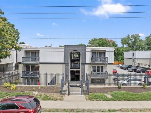 10-4143 Roanoke Road, Kansas City, MO, 64111 | Card Image