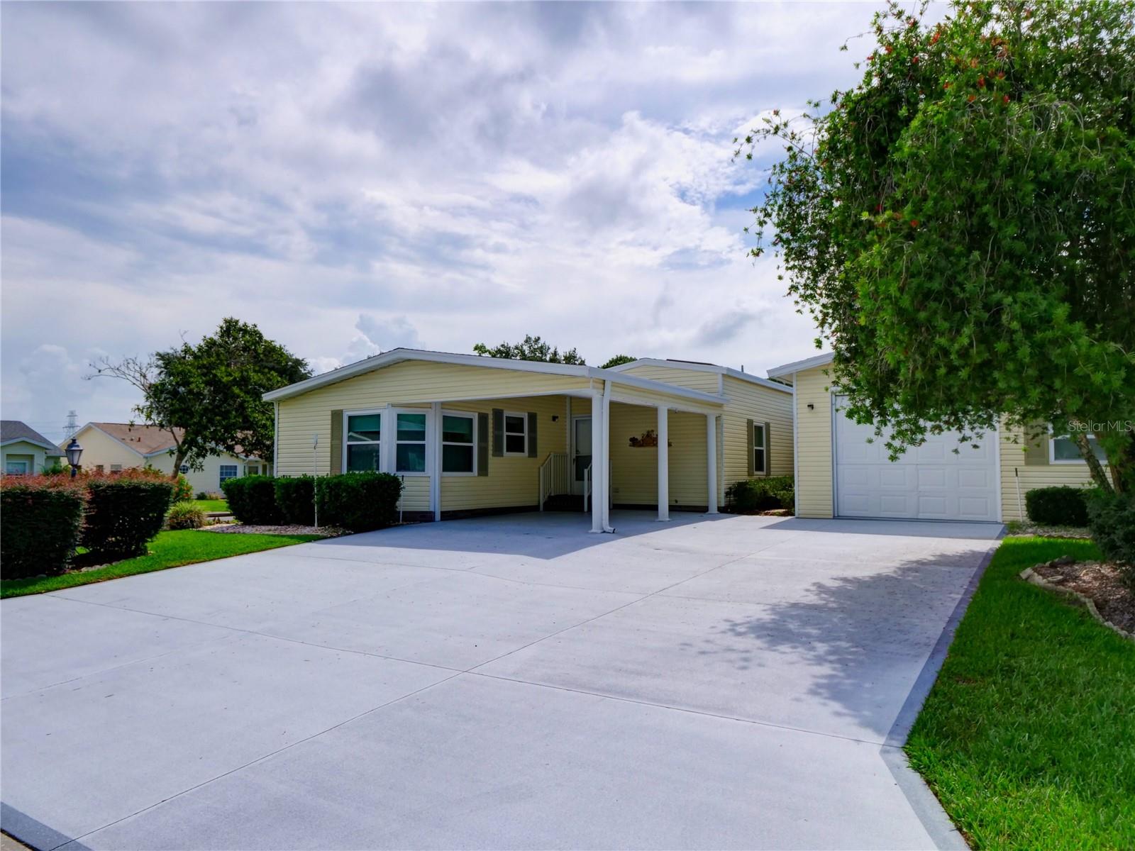Casa Del Lago Ln, Leesburg, FL 34748
