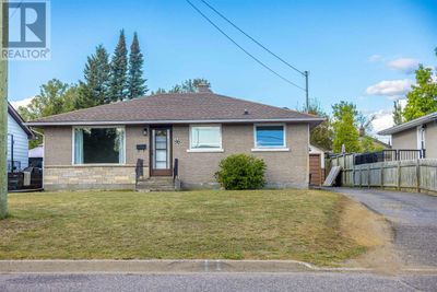 96 Milne St, Home with 4 bedrooms, 2 bathrooms and null parking in Thunder Bay ON | Image 2