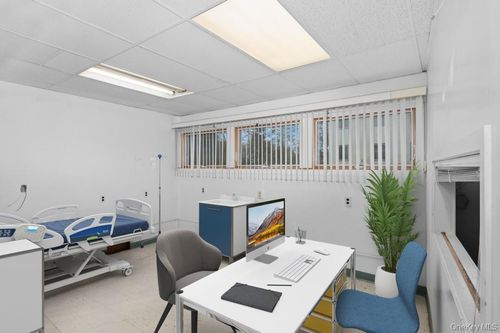 unit-100-bldg-1-200 S Broadway, Greenburgh, NY, 10591 | Card Image