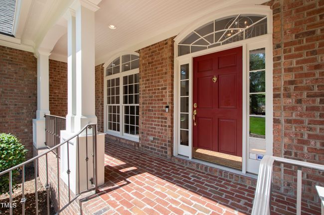 Front 5 | Image 7
