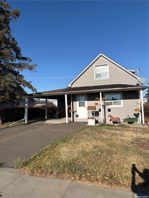 107 2nd St S, Cabri, SK, S0N0J0 | Card Image