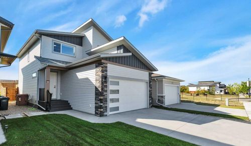 103 Crestview Blvd, Sylvan Lake, AB, T4S0V8 | Card Image