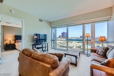 1002 - 4471 Dean Martin Drive, Home with 2 bedrooms, 2 bathrooms and 1 parking in Las Vegas NV | Image 2