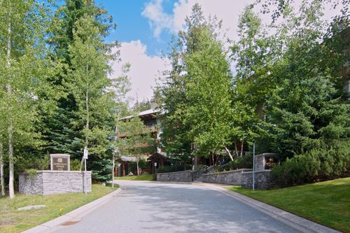 310g2-4653 Blackcomb Way, Whistler, BC, V8E0Y9 | Card Image