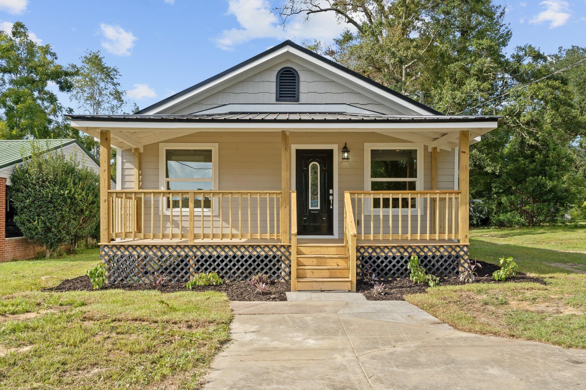 Clay St, Marianna, FL 32448