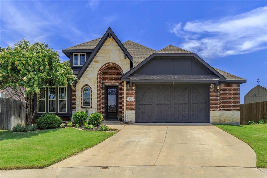 Sweet Clover Ln, Crowley, TX 76036