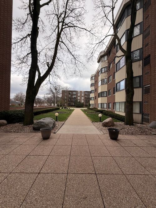507w-5500 Lincoln Ave, Morton Grove, IL, 60053-3413 | Card Image