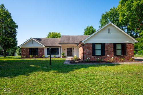 910 Williamsburg Lane, Zionsville, IN, 46077 | Card Image