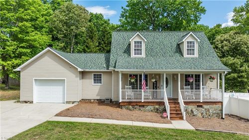 380 Shaw St, Randleman, NC, 27317-1422 | Card Image