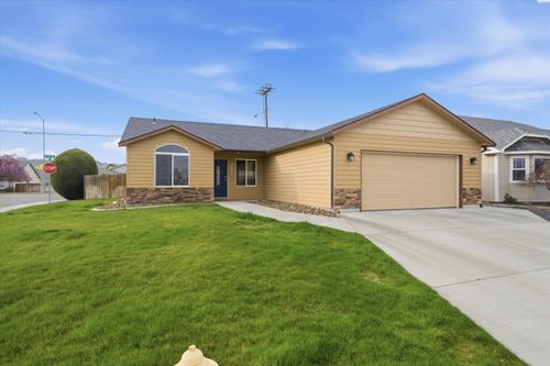 7303 W 3rd Pl, Kennewick, WA, 99336-8567 | Card Image