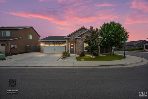 9001 Brook Shadow Way, Shafter, CA, 93263-3171 | Card Image