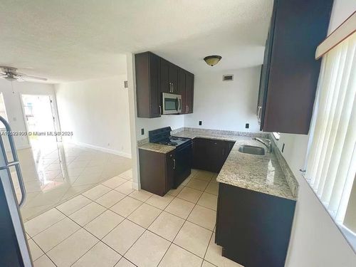apt-2-281 40th St, Oakland Park, FL, 33334-1351 | Card Image