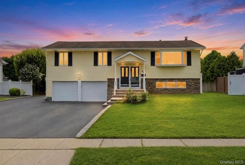 18 Dexter Ln, Kings Park, NY, 11754-4026 | Card Image