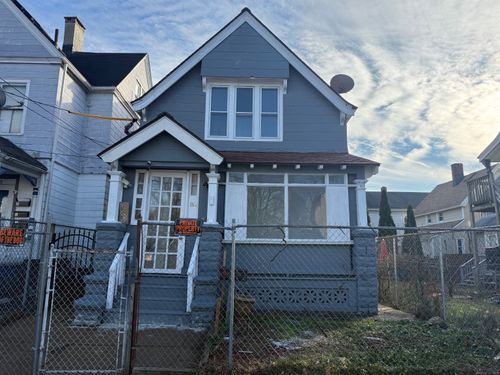 82 1st St, New Haven, CT, 06519-2635 | Card Image