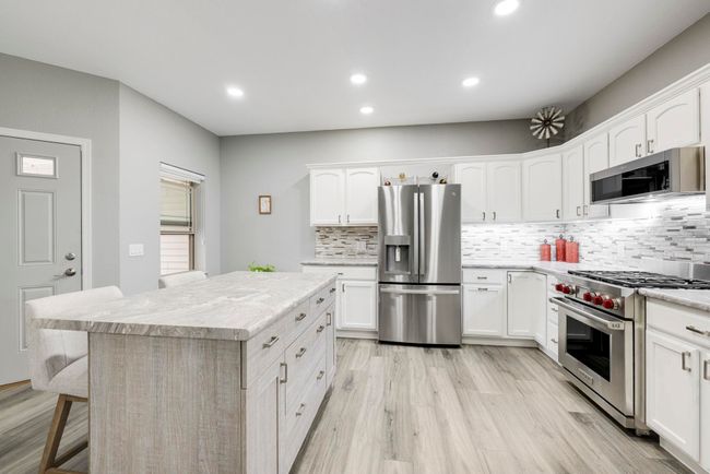 105 Community Dr, Condo with 3 bedrooms, 3 bathrooms and null parking in FALL RIVER WI | Image 6