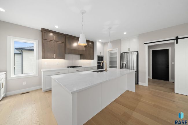 6604 E Hawker Cir, House other with 5 bedrooms, 4 bathrooms and null parking in Sioux Falls SD | Image 9