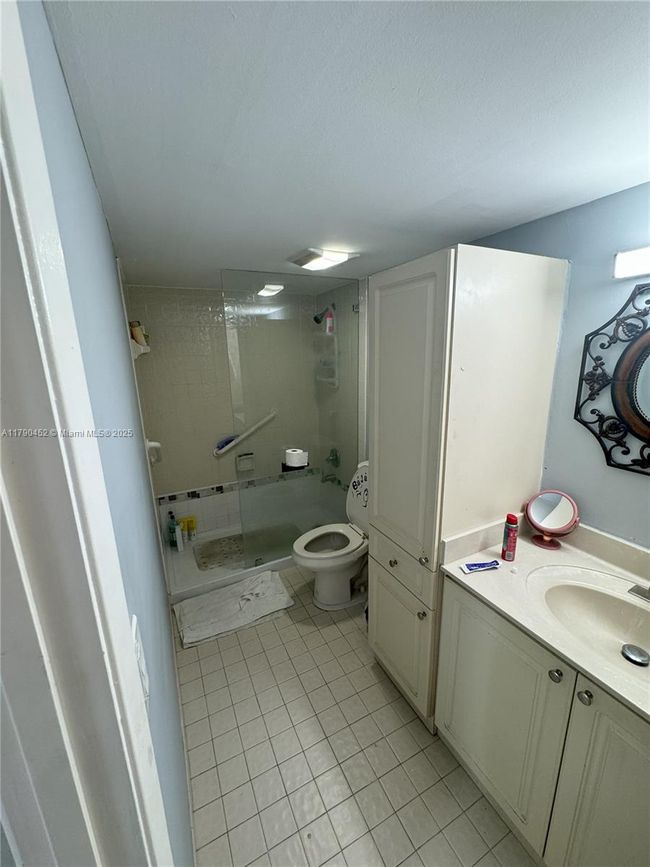 APT-404 - 8005 Lake Dr, Condo with 1 bedrooms, 1 bathrooms and null parking in Doral FL | Image 15