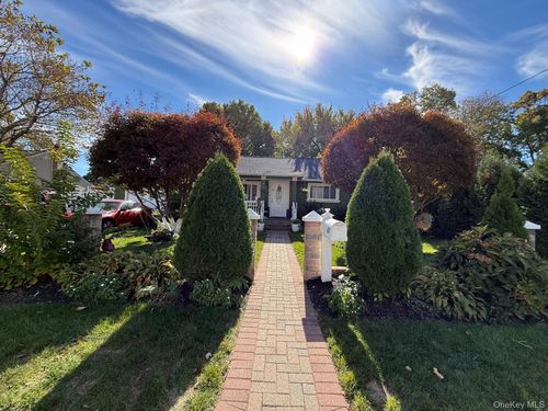 63 Saint Peters Dr, Brentwood, NY, 11717-1015 | Card Image