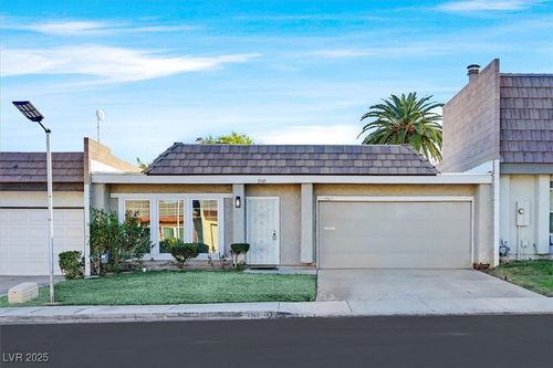 3365 Knollwood Ct, Las Vegas, NV, 89121-3731 | Card Image