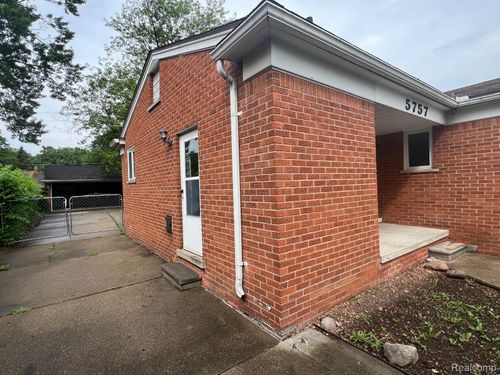 5757 Rouge Ct, Dearborn Heights, MI, 48127-2712 | Card Image