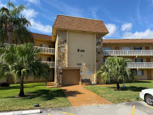312-100 Village Green Cir E, Palm Springs, FL, 33461-6516 | Card Image