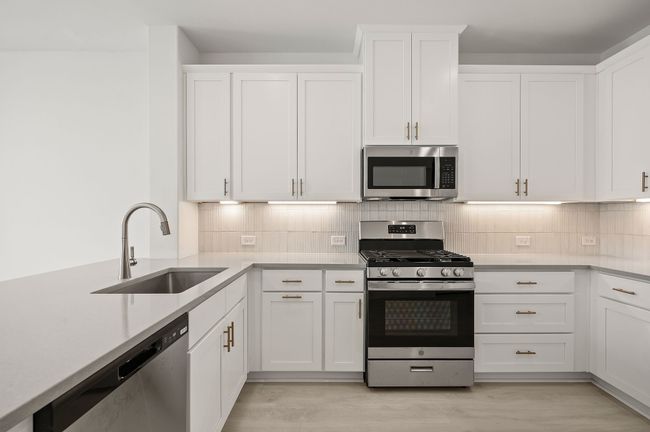 This dream kitchen offers beautiful cabinetry, gorgeous countertops and contemporary stainless steel artfully blended to create a dream kitchen! | Image 10
