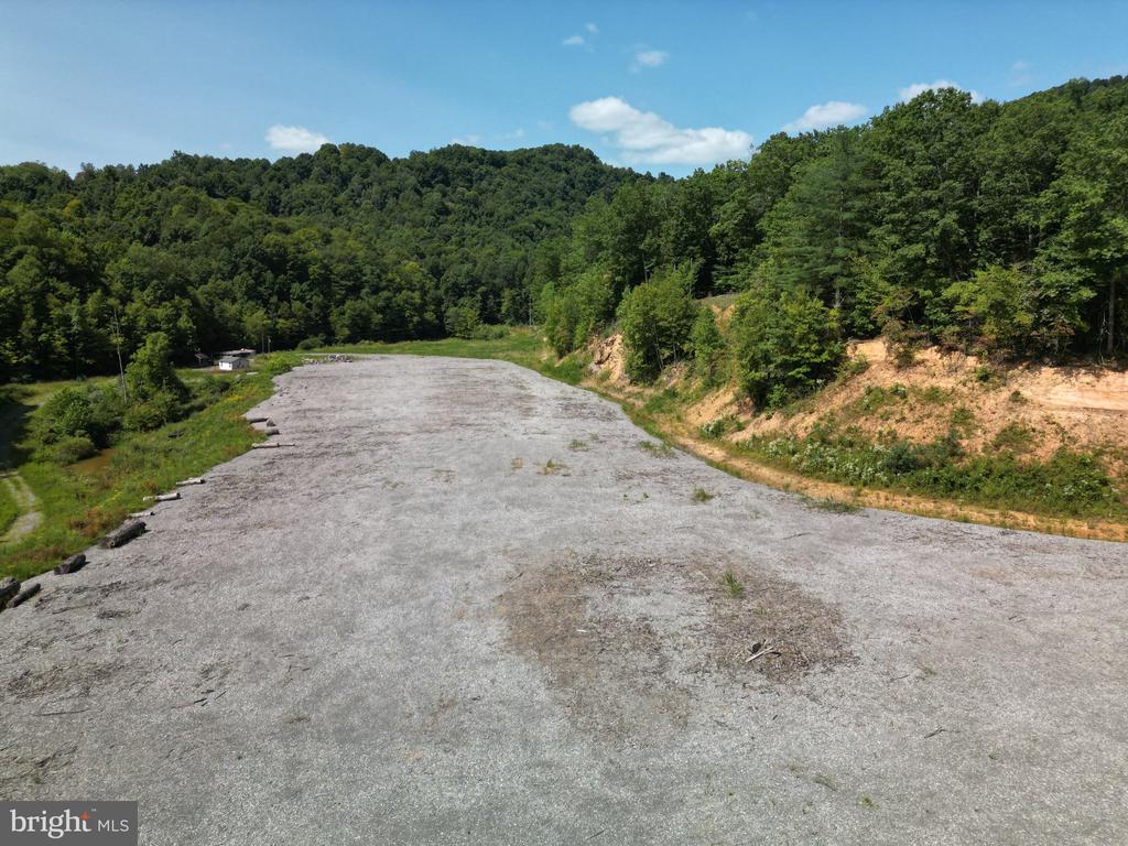 Commercial Lease in SUMMERSVILLE