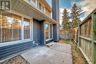 54 Glamis Green Sw, Townhouse with 4 bedrooms, 2 bathrooms and 1 parking in Calgary AB | Image 3