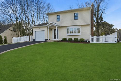 10 Curlin Ln, Saint James, NY, 11780-2131 | Card Image
