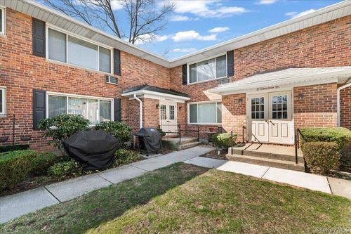 apt-e5-11 Edmunton Edmunton Dr, Babylon, NY, 11703-5251 | Card Image