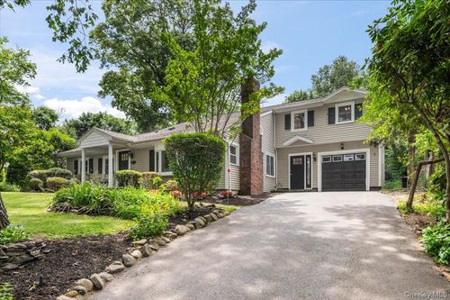 8 Walnut Pl, Huntington, NY, 11743-7106 | Card Image