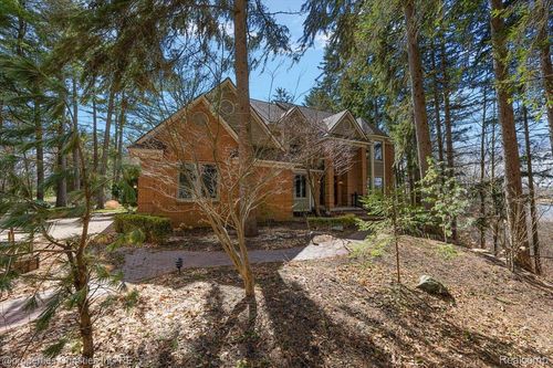 1009 Tall Pines Trl, Highland, MI, 48356-2651 | Card Image