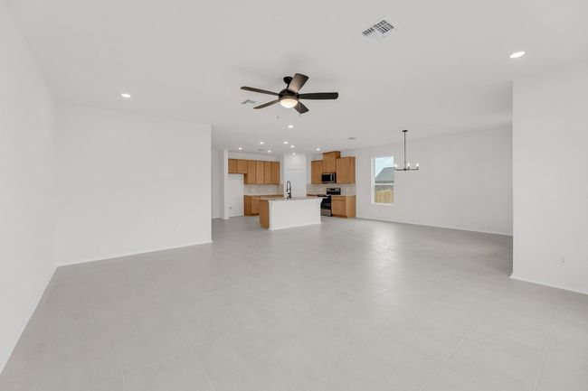 15009 Kiger Mustang Dr, House other with 4 bedrooms, 2 bathrooms and 2 parking in Manor TX | Image 8