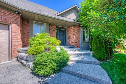 75 Wagon St, Kitchener, ON, N2P2V2 | Card Image