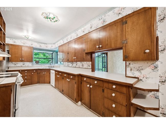 Kitchen | Image 9